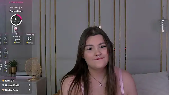 EmilyHyde online show from October 9, 9:02 pm