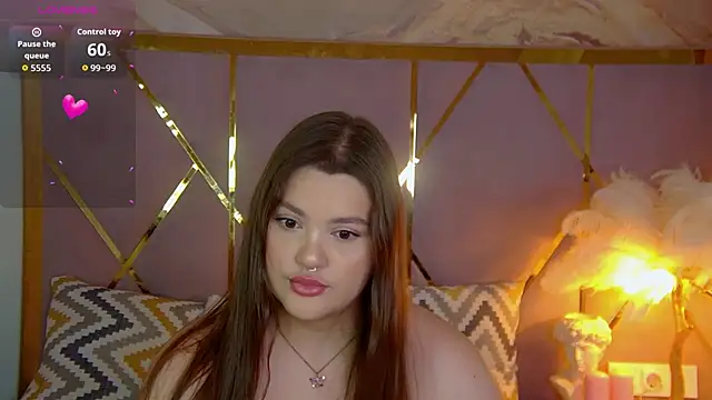 EmilyHyde online show from October 16, 3:35 pm