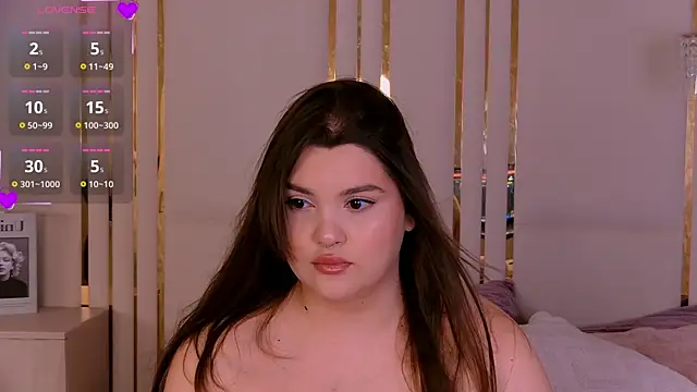Snapshot of EmilyHyde chatting on July 7, 8:35 pm EmilyHyde online show from July 7, 8:35 pm