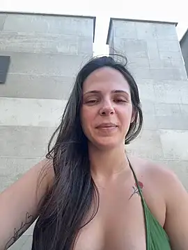 Snapshot of Lady_LauraRose chatting on December 21, 7:21 pm Lady LauraRose online show from December 21, 7:21 pm