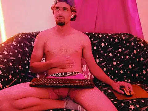 Snapshot of cristian-gp chatting on October 4, 1:58 am cristian-gp online show from October 4, 1:58 am