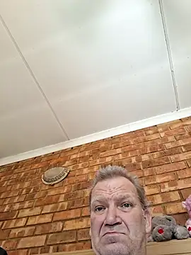 Snapshot of wallacelegend chatting on February 10, 7:01 am wallacelegend online show from February 10, 7:01 am