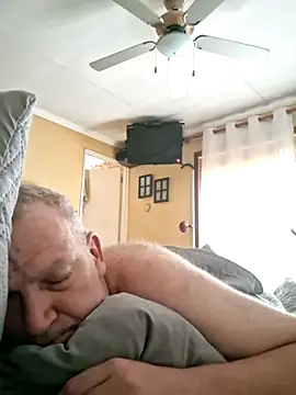 Snapshot of wallacelegend chatting on February 19, 5:36 am wallacelegend online show from February 19, 5:36 am