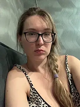 Snapshot of Jugira chatting on September 8, 11:15 pm Jugira online show from September 8, 11:15 pm