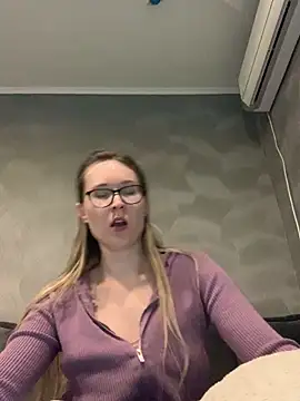 Snapshot of Jugira chatting on September 15, 4:29 pm Jugira online show from September 15, 4:29 pm