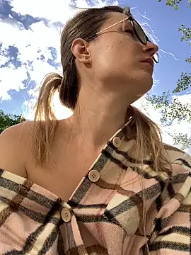 Snapshot of Jugira chatting on September 18, 1:24 pm Jugira online show from September 18, 1:24 pm