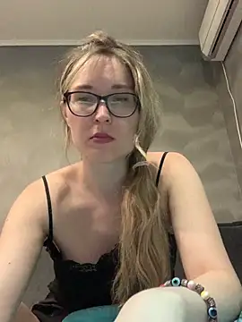 Snapshot of Jugira chatting on September 23, 10:57 pm Jugira online show from September 23, 10:57 pm