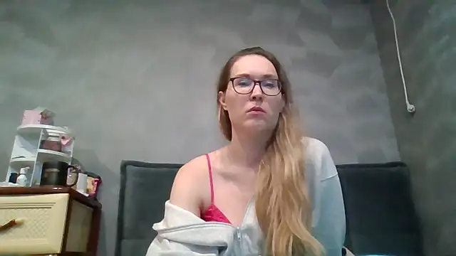 Snapshot of Jugira chatting on October 10, 11:15 pm Jugira online show from October 10, 11:15 pm