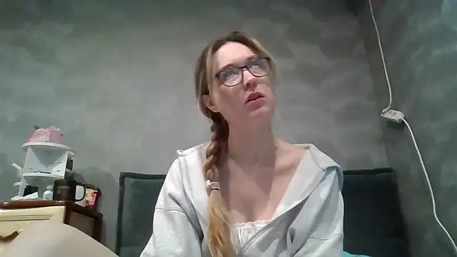 Snapshot of Jugira chatting on October 12, 11:04 pm Jugira online show from October 12, 11:04 pm