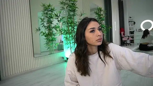 EmmaBlanco online show from December 2, 8:15 pm