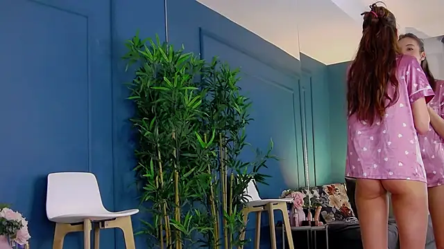 Snapshot of KimmDaviss chatting on January 13, 7:35 am KimmDaviss online show from January 13, 7:35 am