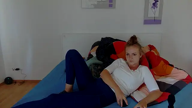 Snapshot of hornycouplefuck12 chatting on September 14, 1:10 pm hornycouplefuck12 online show from September 14, 1:10 pm