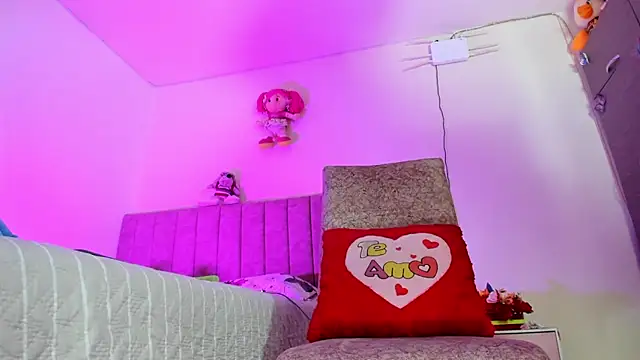 hot Dariana pantyhose online show from July 4, 1:39 pm