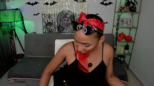 Snapshot of i_lulu chatting on October 31, 11:06 pm i lulu online show from October 31, 11:06 pm