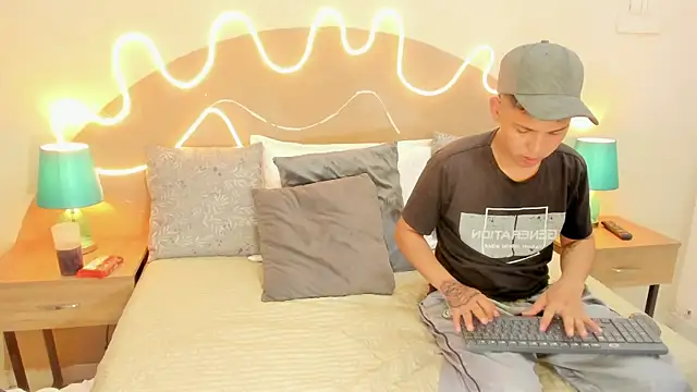 Enrrixxx  online show from November 9, 12:31 am