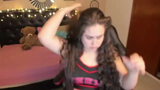 LolaVillalobos online show from December 3, 1:53 pm