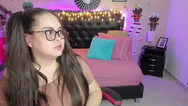 LolaVillalobos online show from December 20, 11:50 am