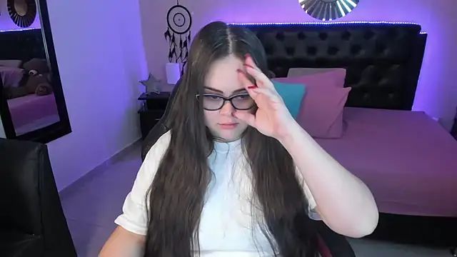 LolaVillalobos online show from February 19, 12:23 pm