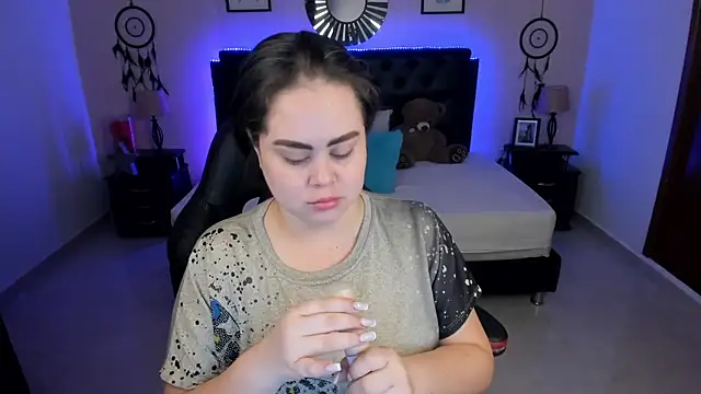 LolaVillalobos online show from April 17, 12:19 pm