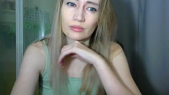 Snapshot of JessFoxxx chatting on January 18, 4:05 am JessFoxxx online show from January 18, 4:05 am