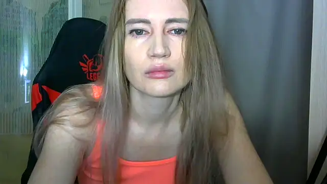 Snapshot of JessFoxxx chatting on February 3, 3:59 am JessFoxxx online show from February 3, 3:59 am