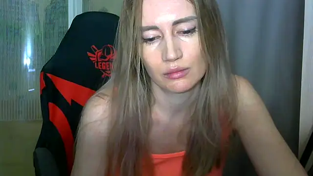 Snapshot of JessFoxxx chatting on February 3, 6:22 am JessFoxxx online show from February 3, 6:22 am