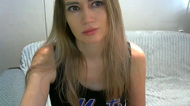 Snapshot of JessFoxxx chatting on February 20, 6:26 am JessFoxxx online show from February 20, 6:26 am