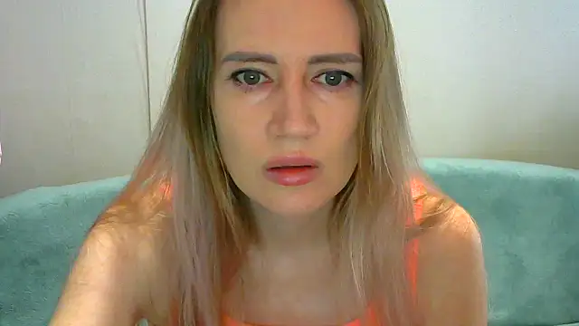 Snapshot of JessFoxxx chatting on March 24, 3:44 am JessFoxxx online show from March 24, 3:44 am
