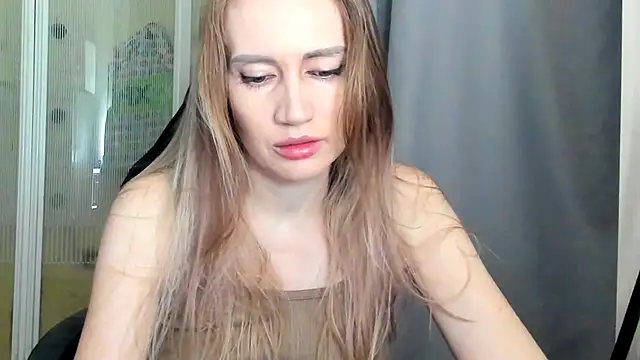 Snapshot of JessFoxxx chatting on April 11, 3:22 am JessFoxxx online show from April 11, 3:22 am