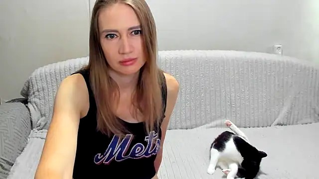 Snapshot of JessFoxxx chatting on May 13, 4:32 am JessFoxxx online show from May 13, 4:32 am