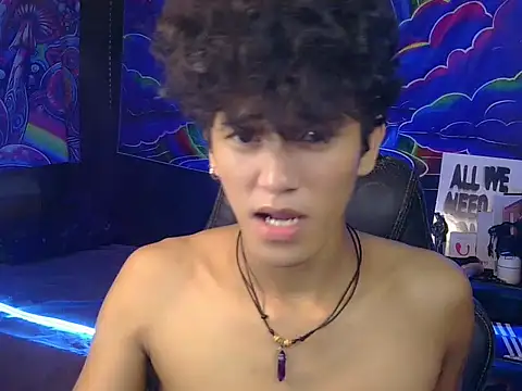 Snapshot of kenbigcockxx chatting on July 10, 12:59 am kenbigcockxx online show from July 10, 12:59 am