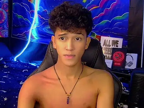 Snapshot of kenbigcockxx chatting on July 21, 7:43 am kenbigcockxx online show from July 21, 7:43 am