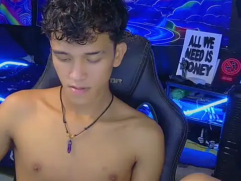 Snapshot of kenbigcockxx chatting on July 23, 9:29 am kenbigcockxx online show from July 23, 9:29 am