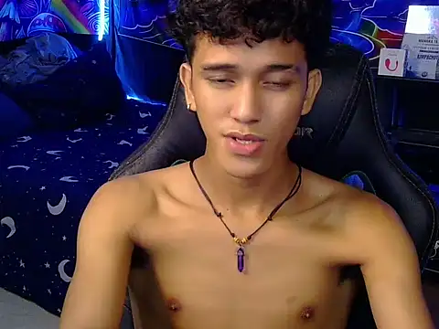 Snapshot of kenbigcockxx chatting on July 28, 6:53 pm kenbigcockxx online show from July 28, 6:53 pm