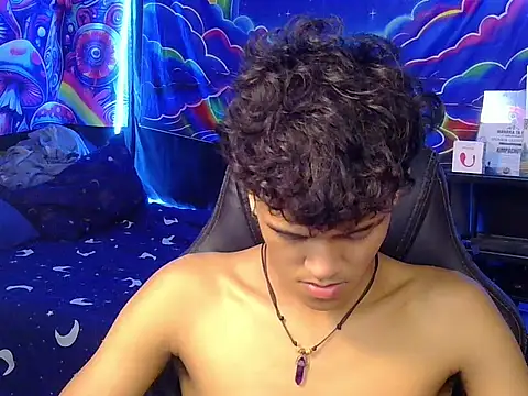 Snapshot of kenbigcockxx chatting on July 28, 7:39 pm kenbigcockxx online show from July 28, 7:39 pm