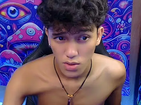 Snapshot of kenbigcockxx chatting on July 31, 6:24 am kenbigcockxx online show from July 31, 6:24 am
