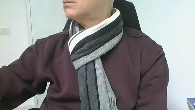 Snapshot of Sensor2000 chatting on February 12, 8:20 am Sensor2000 online show from February 12, 8:20 am