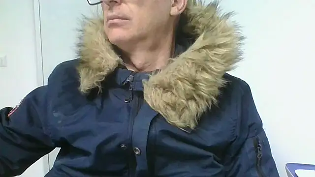 Snapshot of Sensor2000 chatting on February 19, 10:00 am Sensor2000 online show from February 19, 10:00 am