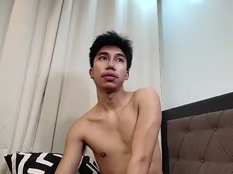 Snapshot of Ur_pinoyhotbrix chatting on April 28, 2:27 am Ur pinoyhotbrix online show from April 28, 2:27 am