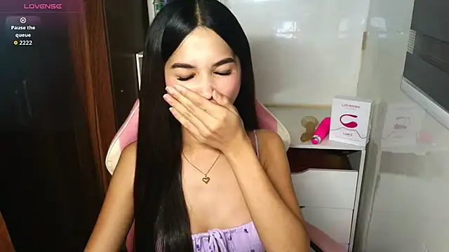 Snapshot of sweetleigh18 chatting on November 8, 6:51 pm sweetleigh18 online show from November 8, 6:51 pm