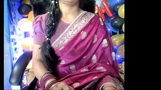 Snapshot of Forever_Love2025 chatting on November 22, 9:52 am Forever Love2025 online show from November 22, 9:52 am