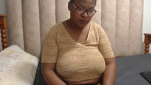 Snapshot of Sexybusty01 chatting on September 23, 6:33 pm Sexybusty01 online show from September 23, 6:33 pm