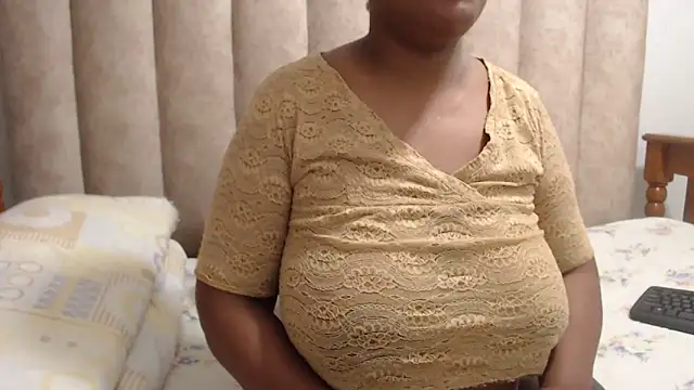 Snapshot of Sexybusty01 chatting on October 16, 6:14 am Sexybusty01 online show from October 16, 6:14 am
