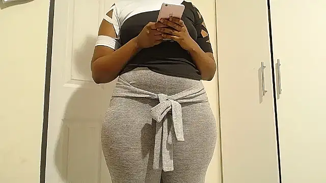 Snapshot of Goddessberry chatting on October 12, 6:18 pm Goddessberry online show from October 12, 6:18 pm