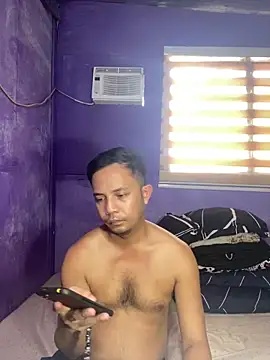 Snapshot of hotcumboi69 chatting on February 18, 7:15 am hotcumboi69 online show from February 18, 7:15 am