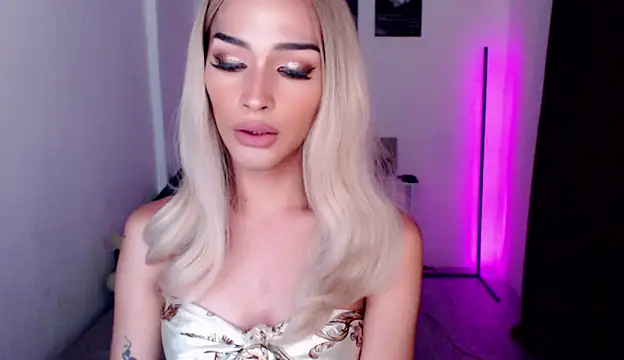 Snapshot of Alicegreenexx chatting on April 13, 11:10 pm Alicegreenexx online show from April 13, 11:10 pm