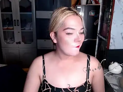 blonditax1111 online show from July 18, 10:41 am