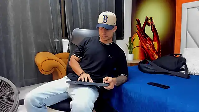 jaze bradley online show from November 29, 11:24 am