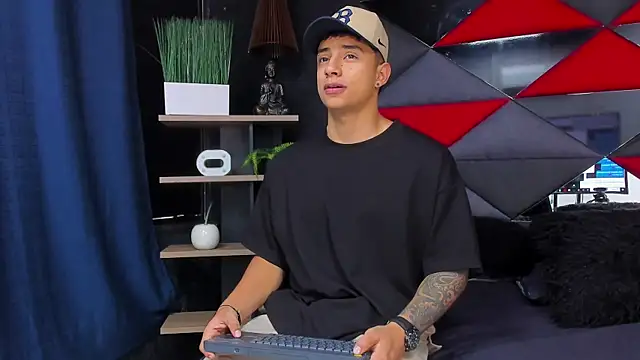 jaze bradley online show from December 3, 11:30 am