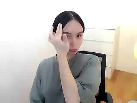 holly tabby online show from September 13, 8:19 pm